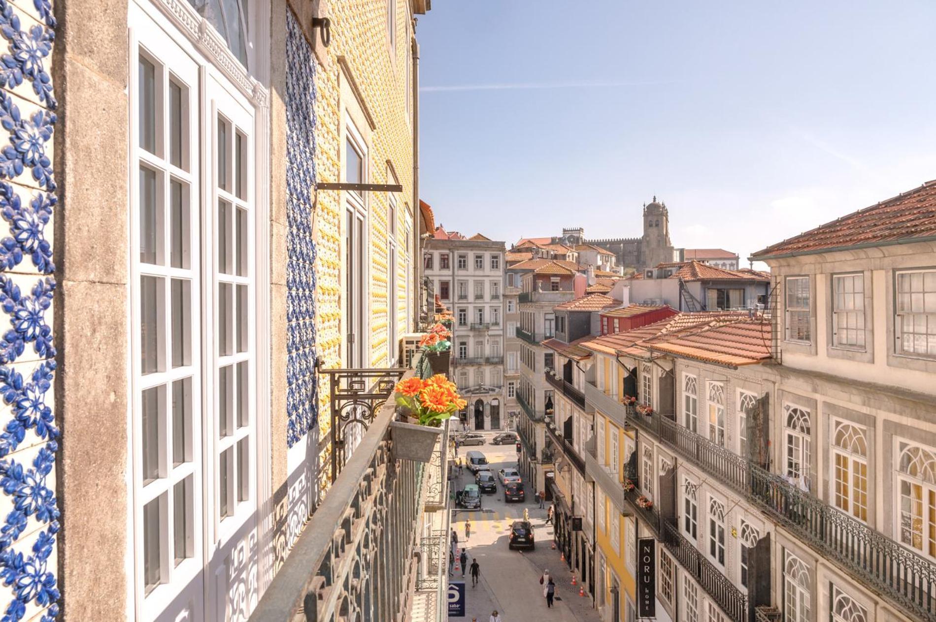 Historical Penthouse At Cardosas Block Apartment Porto Exterior photo